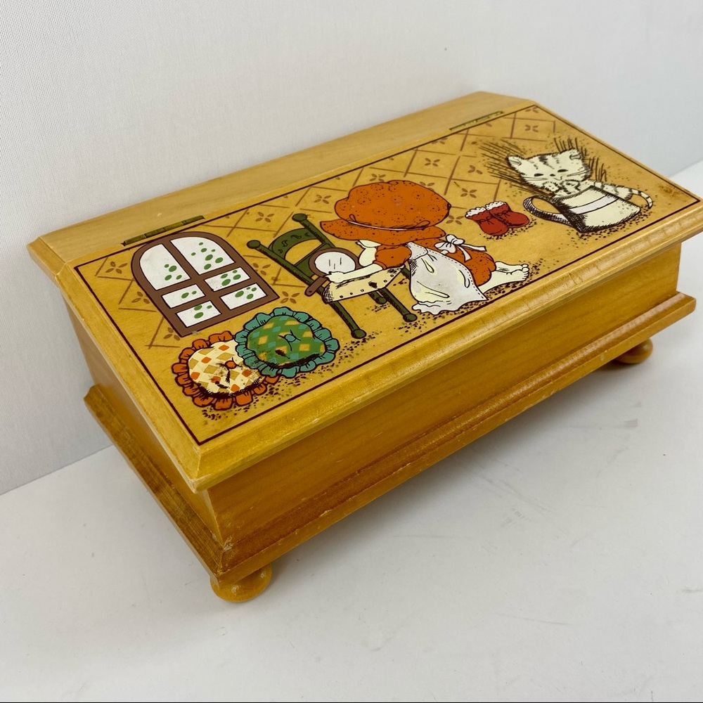 Vintage 70s Holly Hobbie Wood Music Box Jewelry Keepsake Country Cottagecore